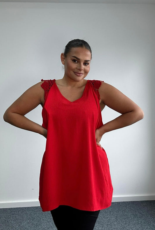 Lia - Red
